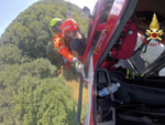 Escursionisti si perdono nei boschi di Mergozzo, salvati con l'elicottero Drago di Malpensa Escursionisti si perdono nei boschi di Mergozzo, salvati con l'elicottero Drago di Malpensa