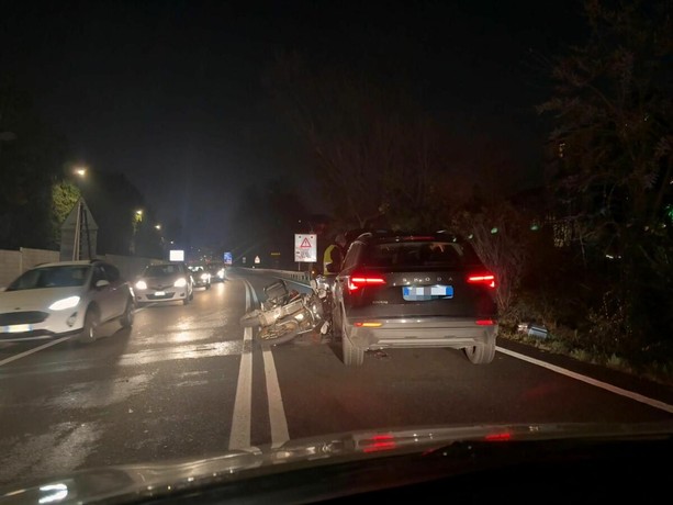 Incidente in via Autostrada con code in entrata e uscita da Varese