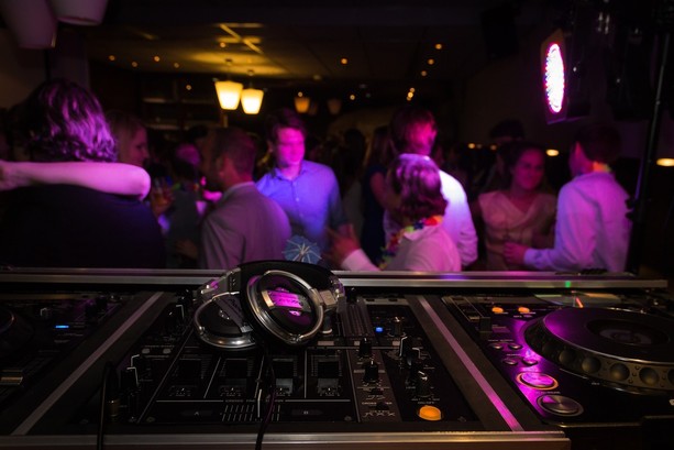 Vicoforte, polizia e carabinieri chiudono una discoteca: niente licenze, lavoratori irregolari e alcol a minori di sedici anni Vicoforte, polizia e carabinieri chiudono una discoteca: niente licenze, lavoratori irregolari e alcol a minori di sedici anni