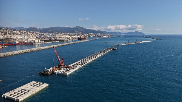 Nuova Diga di Genova, trovato un ordigno bellico da 230 chili: attivate le procedure di sicurezza Nuova Diga di Genova, trovato un ordigno bellico da 230 chili: attivate le procedure di sicurezza