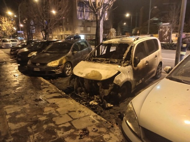 Incendi a bidoni dei rifiuti e mezzi nell'Oltreletimbro: beccato dalle telecamere: arrestato un 43enne senza fissa dimora