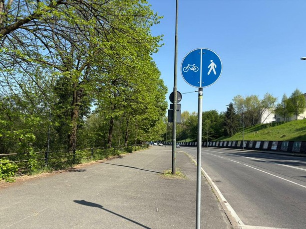 Alla Pellerina la ciclabile che divide: “Tracciata tra crepe, radici e pericoli” Alla Pellerina la ciclabile che divide: “Tracciata tra crepe, radici e pericoli”