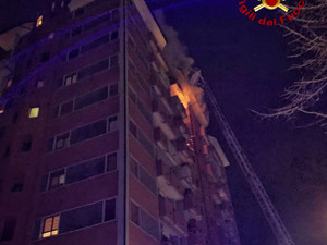 Morto al Cto il pensionato di 71 anni ustionato nell'incendio di corso De Gasperi Morto al Cto il pensionato di 71 anni ustionato nell'incendio di corso De Gasperi