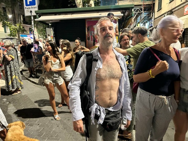 Manifestazione per la sicurezza a Sestri, aggredito fotoreporter del Secolo XIX Manifestazione per la sicurezza a Sestri, aggredito fotoreporter del Secolo XIX