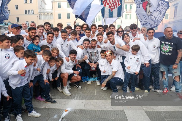 FOTONOTIZIA. Savona premiato in Piazza Sisto, la festa biancoblu nel cuore della città