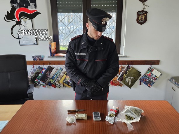 Castellamonte, detenuto agli arresti domiciliari continua a spacciare da casa sua: arrestato Castellamonte, detenuto agli arresti domiciliari continua a spacciare da casa sua: arrestato