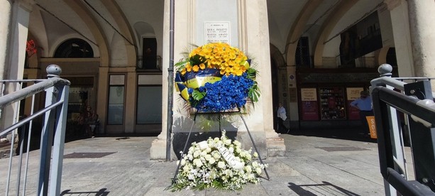 Piazza San Carlo, il ricordo nove anni dopo. Fiori per Erika e Marisa: "Il dolore resta forte"