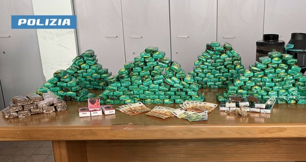 Lingotto, sequestrati 33 kg di hashish in un appartamento: arrestato un 24enne