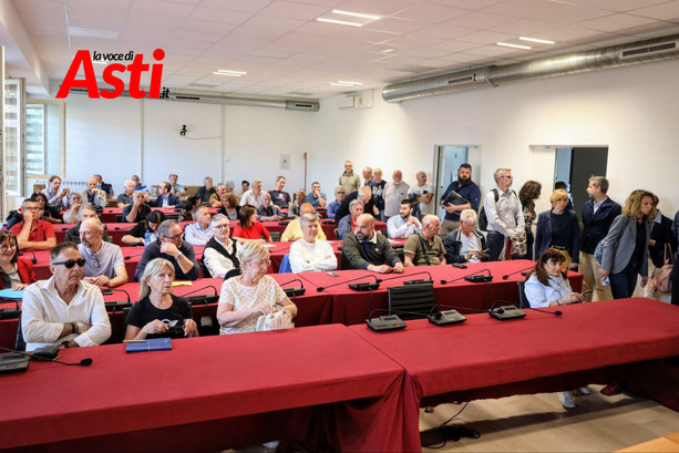 Collina Volta, la rabbia dei proprietari: &quot;Ci chiedete due anni di pensione&quot; [FOTO]