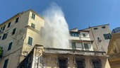 Sanremo, guasto a una tubazione sopra piazza Eroi Sanremesi: altissimo geyser d’acqua, interviene la Municipale (Foto e Video) Sanremo, guasto a una tubazione sopra piazza Eroi Sanremesi: altissimo geyser d’acqua, interviene la Municipale (Foto e Video)
