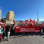 Genova si ferma: oltre duemila persone al corteo in solidarietà con gli attivisti della Flotilla arrestati. Sopraelevata bloccata
