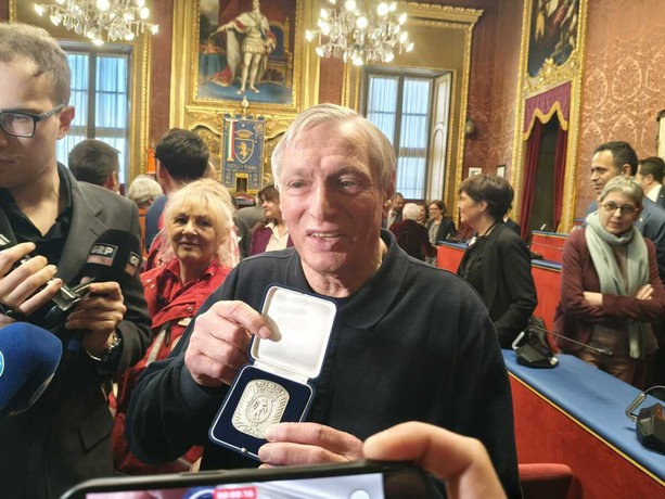 Sigillo Civico a Don Ciotti: "Lo dedico a tutti i giovani stranieri: nessuno si senta torinese a metà" Sigillo Civico a Don Ciotti: "Lo dedico a tutti i giovani stranieri: nessuno si senta torinese a metà"