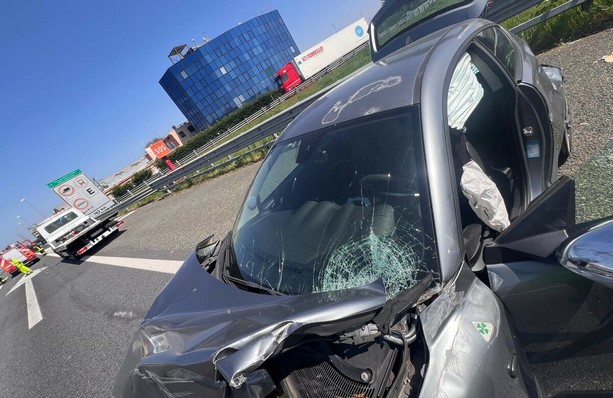 Brutto incidente sulla tangenziale sud: 3 veicoli coinvolti e 4 feriti, traffico in tilt Brutto incidente sulla tangenziale sud: 3 veicoli coinvolti e 4 feriti, traffico in tilt
