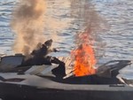 Moto d'acqua in fiamme sul lago ad Angera, vigile del fuoco di Ispra non in servizio doma l'incendio