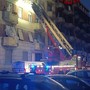 Brucia un palazzo di 5 piani in via Leini: edificio evacuato e due persone ferite per le ustioni