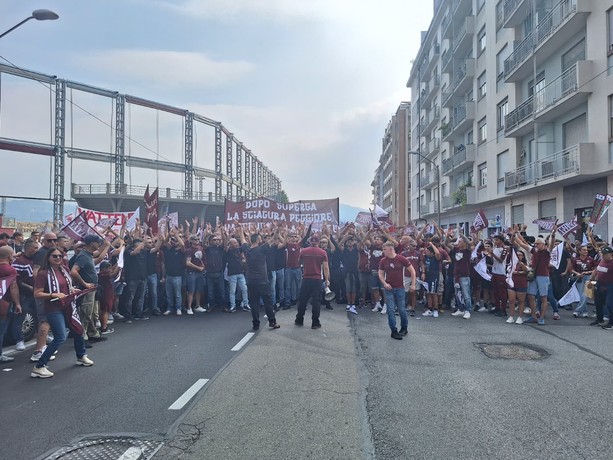Dall'Atalanta all'Atalanta, un anno dopo i tifosi granata di nuovo in marcia contro il presidente Urbano Cairo [FOTO]