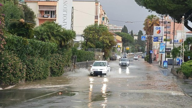 Allerta arancione, scuole chiuse a Sanremo e lungo tutta la costa da Santo Stefano al Mare a Ventimiglia Allerta arancione, scuole chiuse a Sanremo e lungo tutta la costa da Santo Stefano al Mare a Ventimiglia