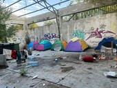 Accampamenti lungo il Tanaro, ad Alba l'emergenza dell'accoglienza si vede anche nelle tende
