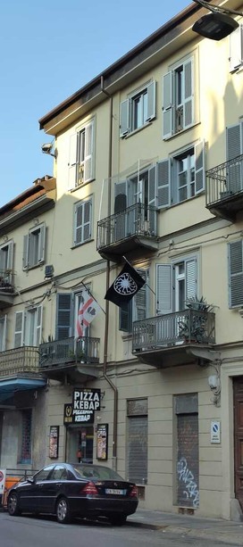 San Donato, la bandiera con simbolo nazista scatena la bufera: &quot;Uno sfregio inaccettabile&quot;