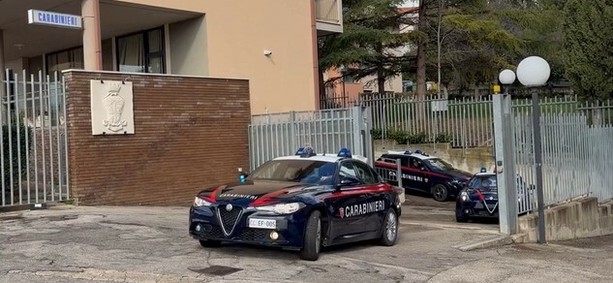 'Nonno detective' si accorge della truffa e fa arrestare dai carabinieri la finta conoscente 'Nonno detective' si accorge della truffa e fa arrestare dai carabinieri la finta conoscente