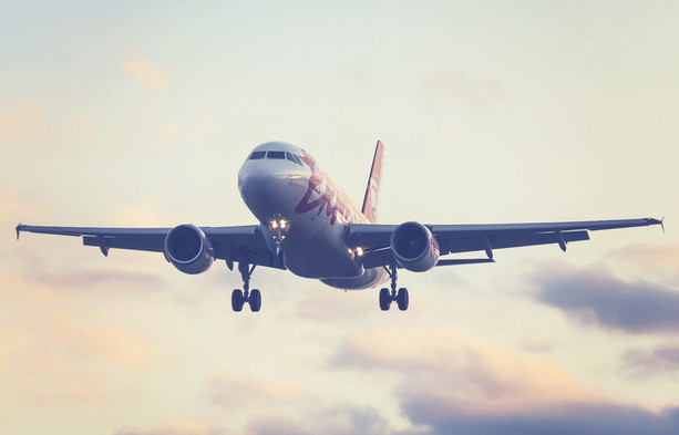 Crisi in Medio Oriente, Iran chiude i voli: traffico aereo nel caos