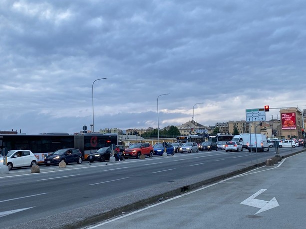 Nodo di San Benigno, un labirinto di traffico in cerca di soluzioni. Per Stazioni Marittime serve un intervento della Capitaneria di Porto Nodo di San Benigno, un labirinto di traffico in cerca di soluzioni. Per Stazioni Marittime serve un intervento della Capitaneria di Porto