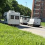 Invasione di camper alle spalle delle case popolari: &quot;Li avevamo mandati via, sono tornati&quot;