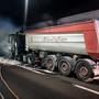 Camion in fiamme sulla A12, riaperto il tratto dopo ore di disagi: traffico ancora rallentato Camion in fiamme sulla A12, riaperto il tratto dopo ore di disagi: traffico ancora rallentato