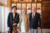 Yacht Club de Monaco inaugura il nuovo Hemingway Cigar Lounge con il Principe Alberto II, Hélène Mercier e Daniel Lozakovich (Foto) Yacht Club de Monaco inaugura il nuovo Hemingway Cigar Lounge con il Principe Alberto II, Hélène Mercier e Daniel Lozakovich (Foto)