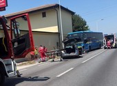 Auto contro pullman in via Valle Po a Cuneo: c'è una vittima Auto contro pullman in via Valle Po a Cuneo: c'è una vittima
