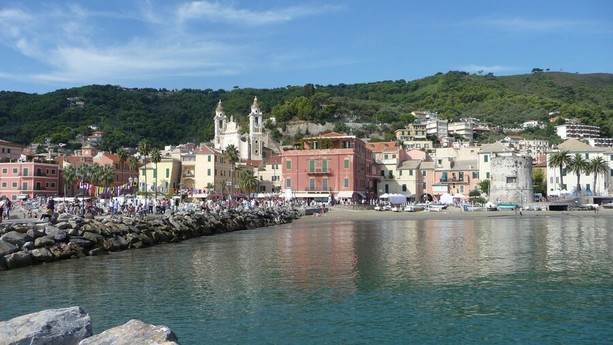Laigueglia, commercio nel centro storico: intesa Regione e Comune sulle nuove regole per tutelare identità e decoro