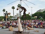 Antibes in festa: le Déantibulations celebrano 20 anni di spettacoli tra le strade