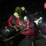 Raggiunto dalle prime squadre di soccorritori lo speleologo bloccato nella grotta dei Cinghiali Volanti Raggiunto dalle prime squadre di soccorritori lo speleologo bloccato nella grotta dei Cinghiali Volanti