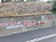&quot;Omettere i danni da vaccino è criminale&quot;. A Savona tornano le scritte no vax sui muri di via Valloria (FOTO)