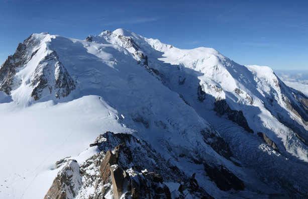 Scivola e cade nel vuoto, tragedia sul Monte Bianco: muore un escursionista torinese