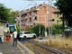 Alba, il passaggio a livello del Mussotto non si chiude: treno si ferma giusto in tempo per non travolgere l'auto Alba, il passaggio a livello del Mussotto non si chiude: treno si ferma giusto in tempo per non travolgere l'auto