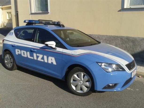 Savona, due cittadini somali segnalati dalla Polizia: un coltello e un tronchese trovati durante la perquisizione Savona, due cittadini somali segnalati dalla Polizia: un coltello e un tronchese trovati durante la perquisizione