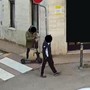 Svaligiarono l'ufficio postale di Villastellone legando la direttrice alla sedia: tre rapinatori incastrati dalle immagini delle telecamere