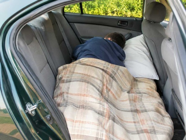 Un lavoro stabile, nessuna casa: la storia di un savonese: "Dormo in auto, è impossibile affittare" Un lavoro stabile, nessuna casa: la storia di un savonese: "Dormo in auto, è impossibile affittare"