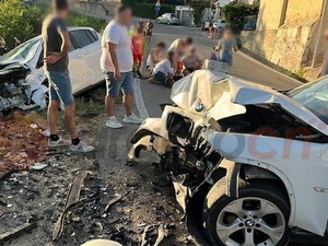 Cinque feriti nello scontro tra due autovetture a Sommariva Perno Cinque feriti nello scontro tra due autovetture a Sommariva Perno