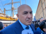 Vespucci salpa da Genova, Crosetto: "Orgoglioso dell’Italia non solo nei momenti di festa". E difende gli Alpini dalle polemiche