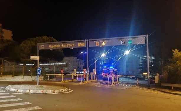 Savona, rissa con accoltellamento in piazzale Eroe dei Due Mondi: due feriti al San Paolo