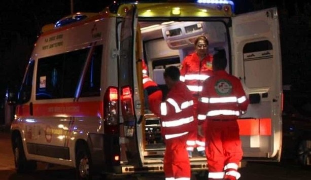 Schianto tra un'auto e una moto sulla statale 344 ad Arcisate: due 17enni in ospedale