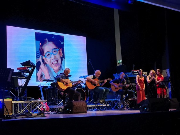 Pietra, successo e solidarietà al Teatro Moretti con “Insieme per Benedetta” (FOTO)