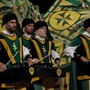 Il grande ritorno del Palio degli Sbandieratori: questa sera piazza Alfieri si accende di colori, suoni e tradizione
