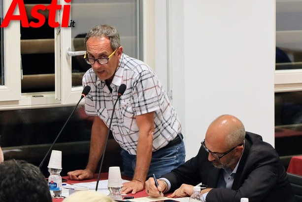 Rasero in ritardo al consiglio comunale, Cerruti attacca e il Movimento 5 stelle abbandona l'aula