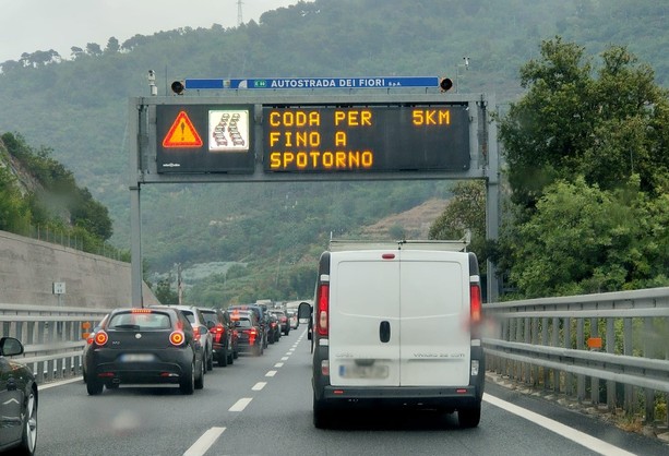 Turismo: città piene e alberghi 'sold out' ma attenzione al controesodo, previste code sia domenica che lunedì mattina