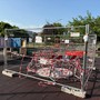 Bimbo si ferisce a un dito e finisce in ospedale, sotto sequestro la giostrina del parco