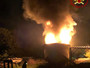 Distrutta dalle fiamme nella notte un'imbarcazione a Caronno Pertusella