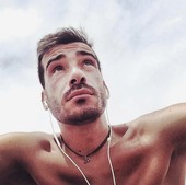 Savona, si tuffa in acqua e salva un 29enne dall'annegamento: "Mi hanno applaudito, ma nessuno mi ha aiutato" Savona, si tuffa in acqua e salva un 29enne dall'annegamento: "Mi hanno applaudito, ma nessuno mi ha aiutato"